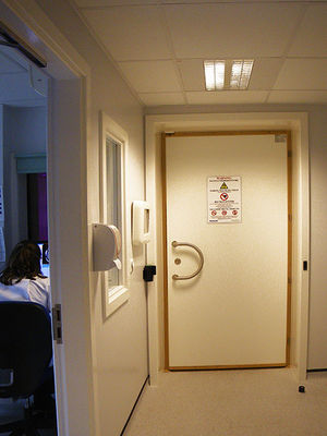 Electromagnetic Locking Customized Color White RF Shielding Door For MRI Machine Room