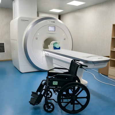Güvenli nakliye için beş noktalı kemerli hafif katlanabilir pediatrik manyetik olmayan MRI tekerlekli sandalye