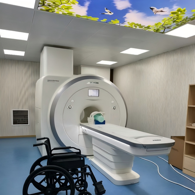 MRI ortamları için hafif yapı ve 100 kg yük taşıma gücü olan katlanabilir manyetik olmayan tekerlekli sandalye