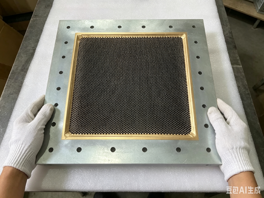 Yüksek hava geçirgenliği EMI zayıflatma bal demiri dalga kılavuzu yüksek korozyon direnci ile 300mm/600mm genişliğinde havalandırma delikleri