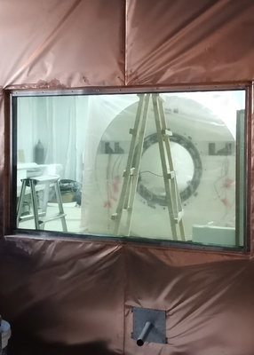 DC - 40 GHz frekans aralığı ile boyalı kalkanlı pencereler